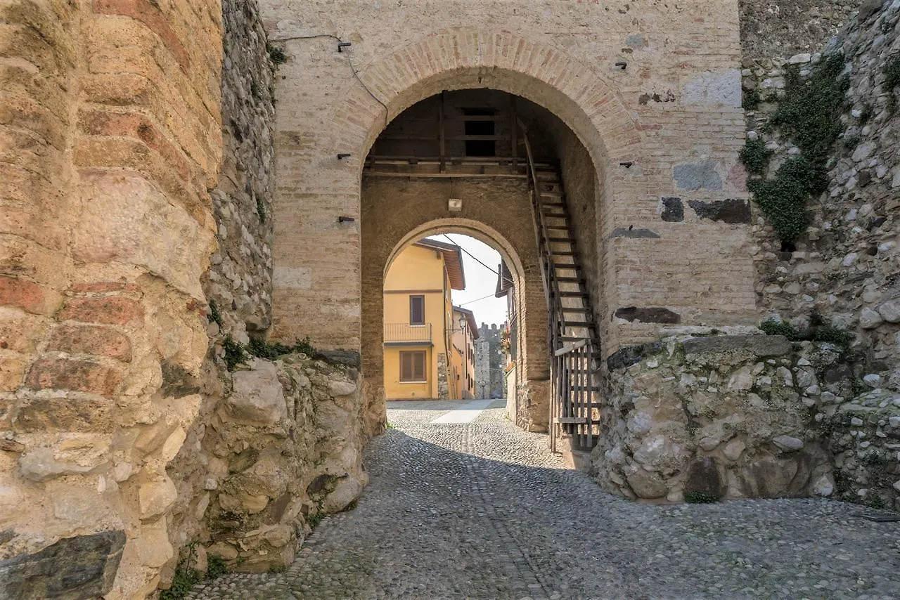 Bright Apartments Moniga - Castle Bells Moniga del Garda