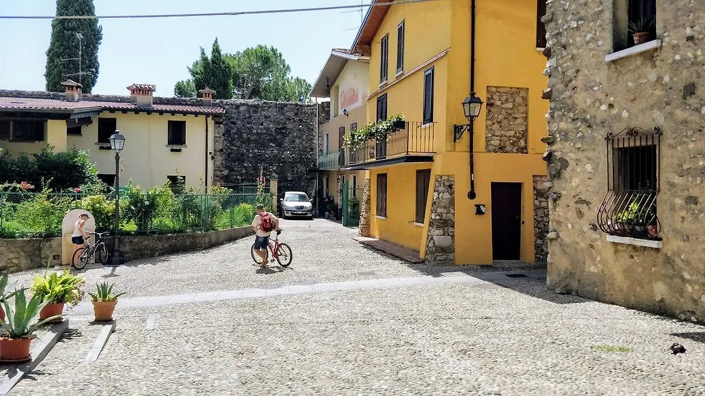 Bright Apartments Moniga - Castle Bells Moniga del Garda